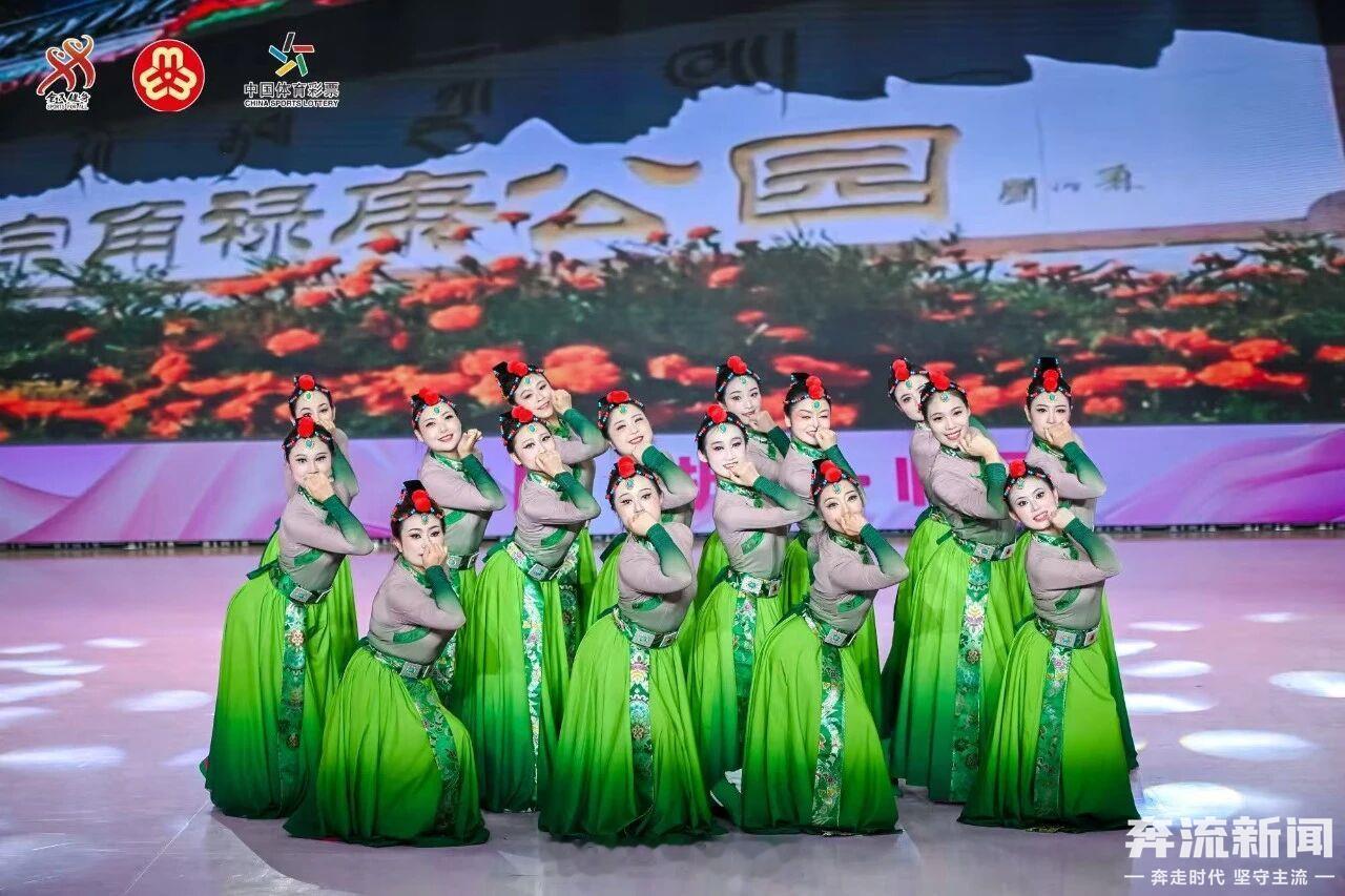 【甘肃代表队获全国妇女广场舞大赛三个奖项】10月14日至15日，2026年全国妇女广场舞（健身操舞）大赛总决赛在浙江杭州举行。大赛汇聚21个省（区、市）及香港、澳门特别行政区的39支代表队、近千名选手同台竞技。甘肃代表队表现优异，一举斩获两项二等奖和团体总分第三名。文旅中国行同城热点创作计划 网页链接  兰州·中山桥