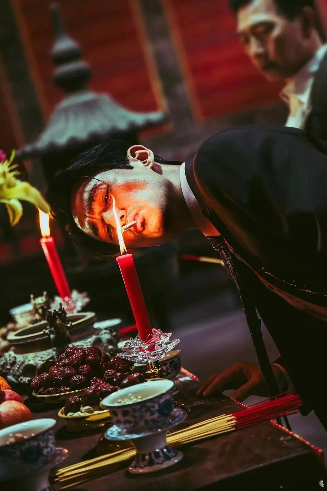 #命运# 

“魑魅博人应见惯，总输他覆雨翻云手”

前几天抽空去看了《空枪》，依旧是选了工作日的最早场，整个放映厅就我一人儿，可以好好看场电影……

电影的前半段，的确是看的很爽，太多90年代港片的影子，可以看的会心一笑。这种影片，是纯看演员演技的，朱一龙没的说，从很多年前的《人生大事》 ​