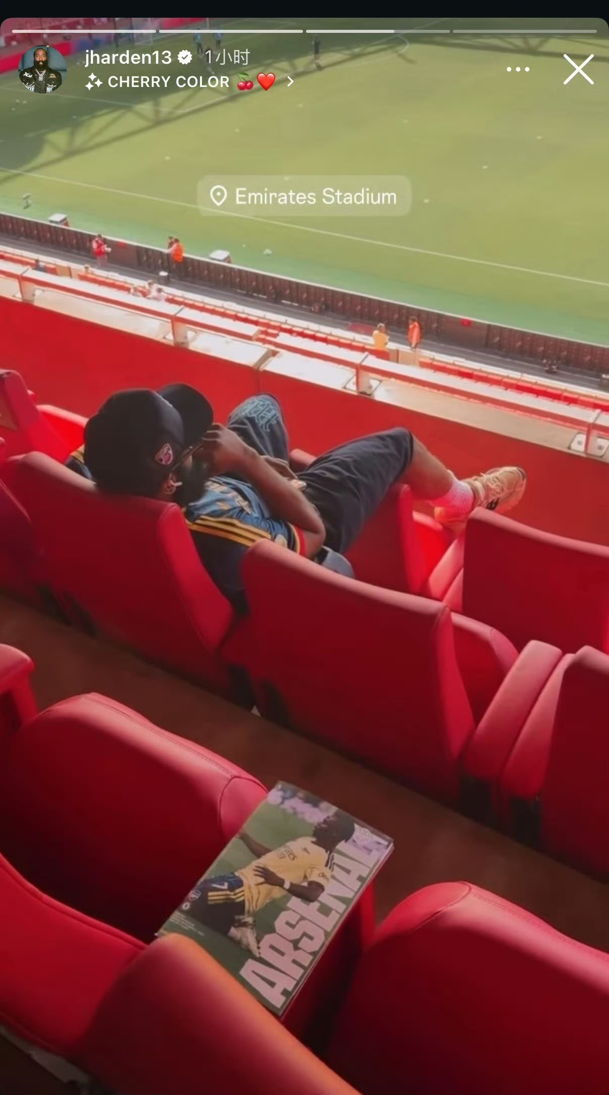 哈登到现场观看了阿森纳2-1逆转切尔西的比赛👀👀👀