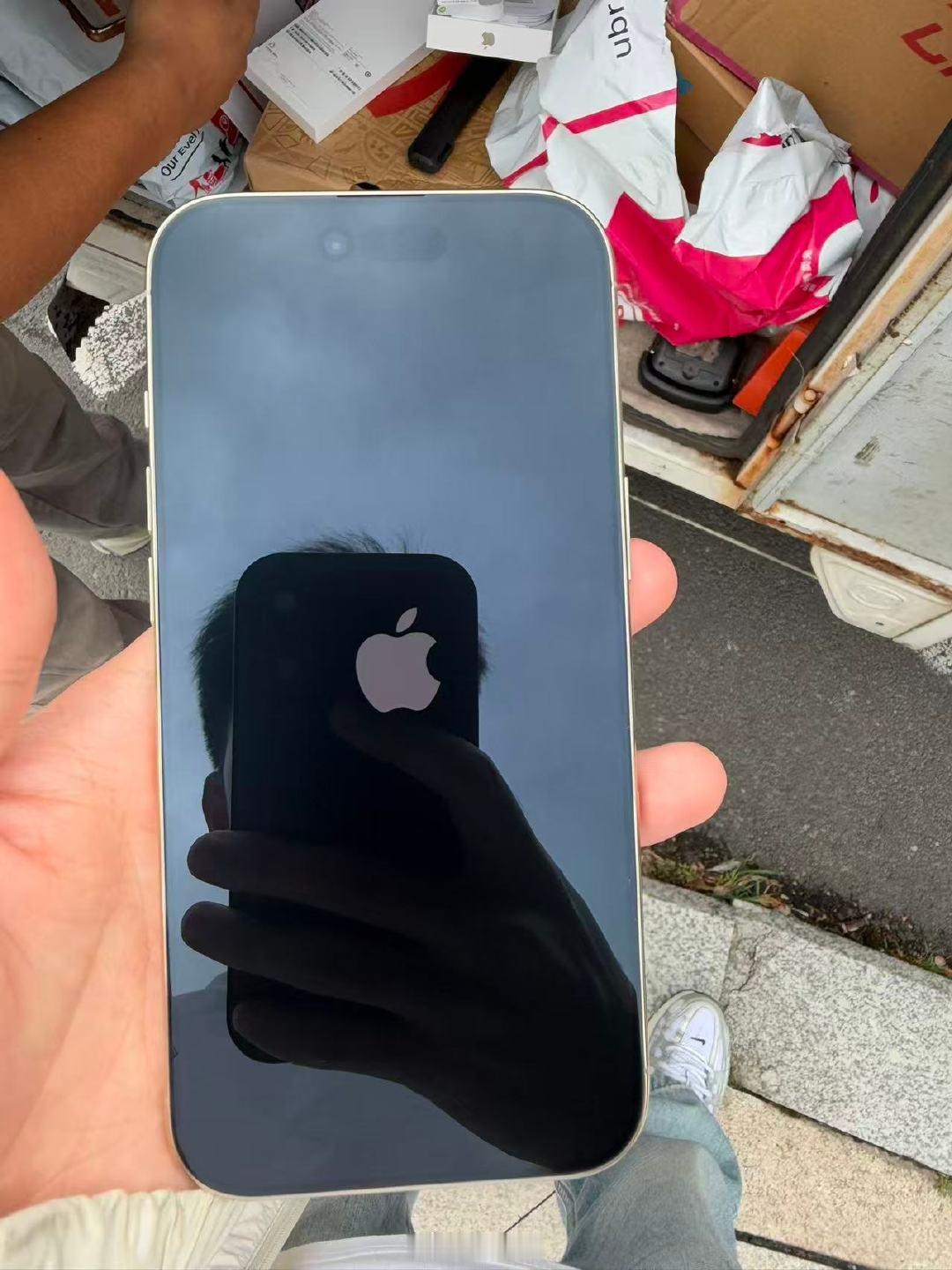 由于在店里摸了一下，于是我有了一台iPhone Air ，手感无敌了，我怎么早没发现[泪奔] ​