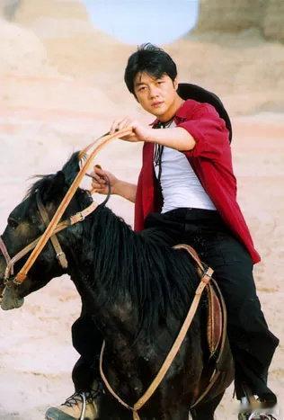 #李亚鹏回应曾向黄晓明借钱传闻##李亚鹏澄清向黄晓明借钱是假的#  当时听说这件事还挺惊讶的。现在才知道是乱传。根本不是事实 ​