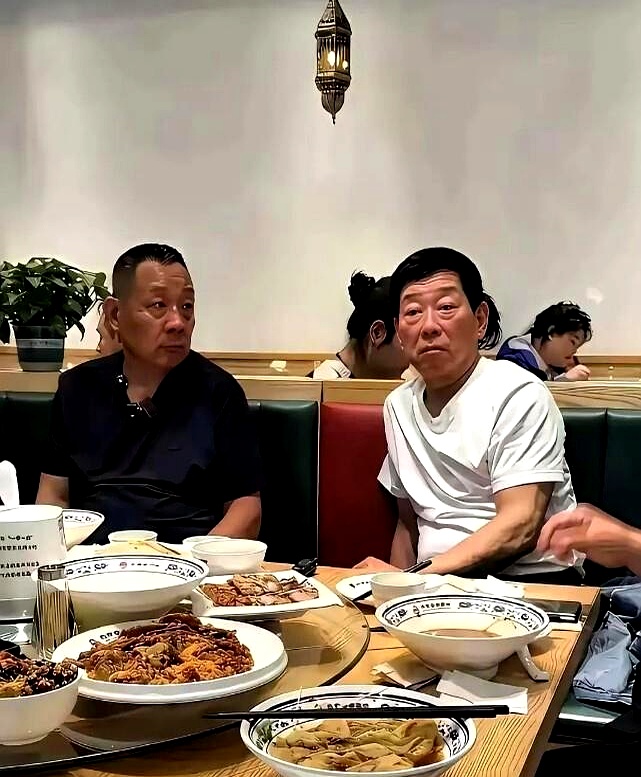我最近发现一件挺有意思的事：河北11个地级市，似乎都有一位很有代表性的企业家。
石家庄魏立华，君乐宝；保定魏建军，长城汽车；邯郸丹志民，五得利；唐山韩敬远；秦皇岛张庆敏；邢台范现国，今麦郎；承德王雪原；沧州李金征；廊坊王玉锁；衡水姚奎章，六个核桃；张家口张世龙。
这些名字和企业，多少都和当地的发展留