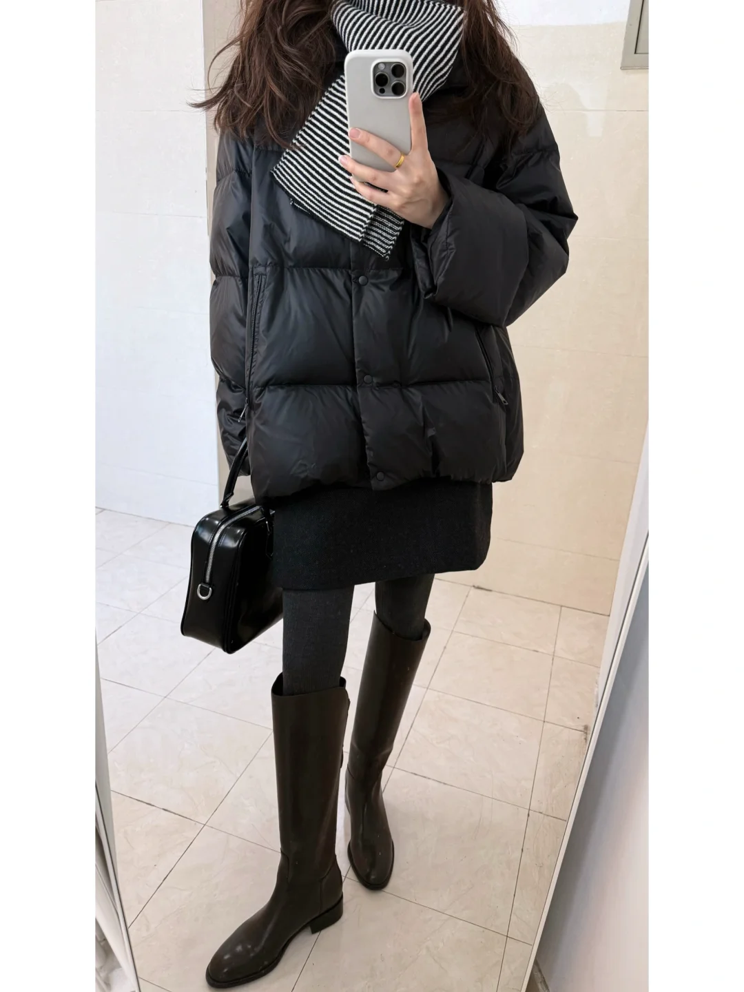 为新年准备的黑色羽绒服！