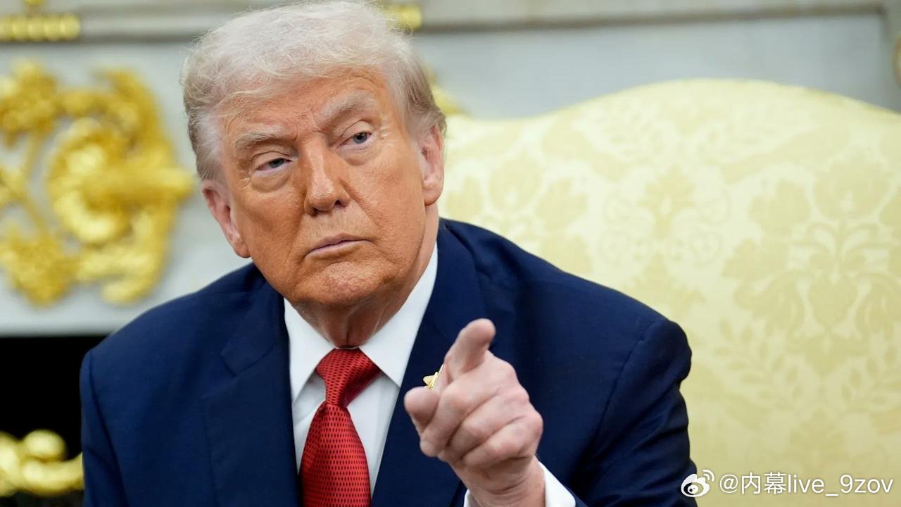 据Axios援引一位美国官员的话报道，如果共和党在美国中期选举中遭遇惨败，特朗普可能会更倾向于对伊朗发动大规模军事行动。

该官员表示，如果特朗普对选举结果感到难堪，他可能会采取大胆行动；并警告称，“现在就是伊朗人达成协议的最佳时机。”

来源：Axios ​