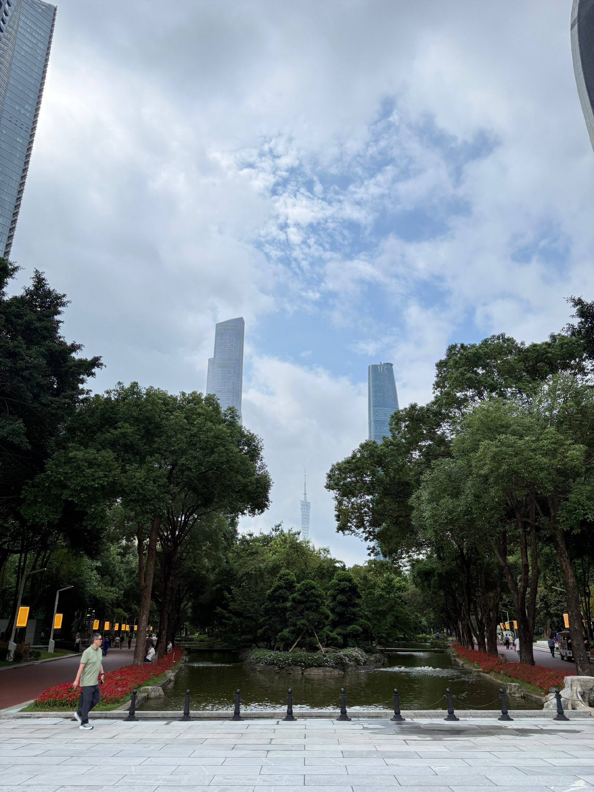 早上八点就醒了 醒来脑子里第一个念头就是不想去 最后还是理智战胜身体 ...
