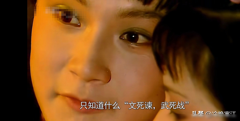 新帝翻出旧奏疏清算，沈其翰当庭硬抗，拒写《废帝失德表》。拂晓，官差围了大学士府，男丁斩刑，女眷入教坊司，百年世家一夜清零。
林昭祥呢？同是署名官员，他转身递上辞呈和退亲文书，连沈家的亲事都一刀切干净。林家几百口人，活了。
沈家嫡孙女化名藏进仇家做婢女，后来嫁给林家孙子，熬到八十岁。林昭祥成了那批