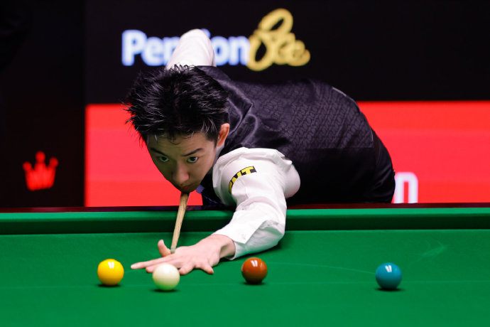 2026斯诺克世锦赛16进8轮次第一阶段，吴宜泽打出两杆50+（52...