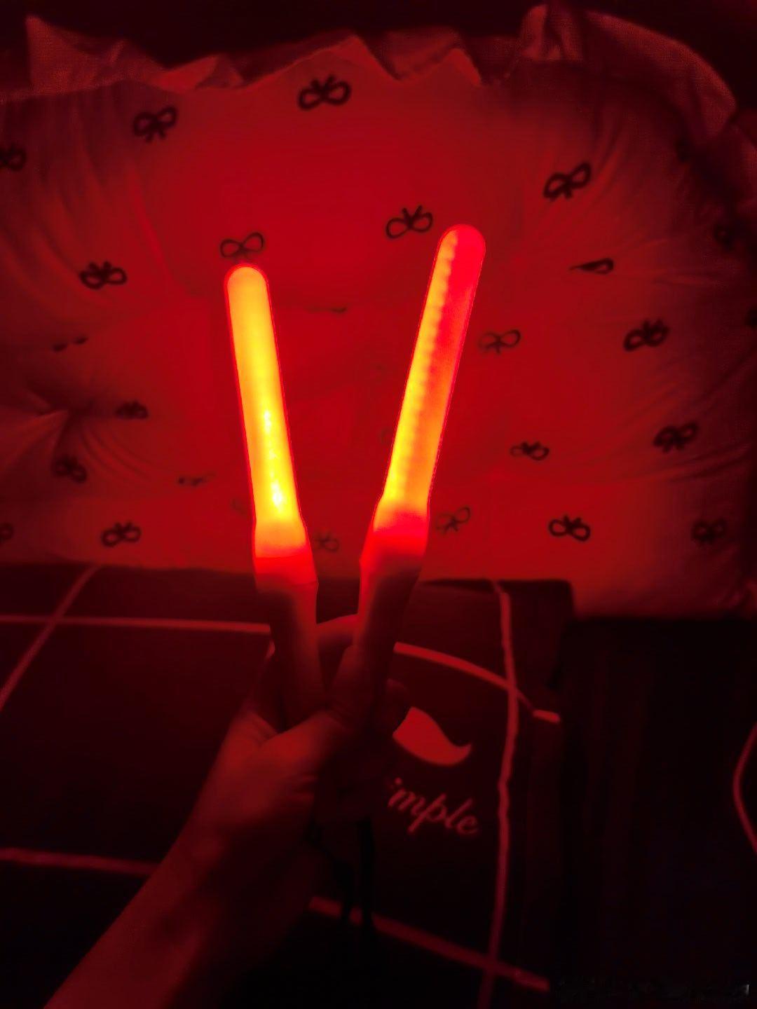 #任嘉伦[超话]##任嘉伦[超话]# 

从《大唐荣耀》到《暮白首》到《与君初相识》再到《周生如故》《无忧渡》等等 从18年到现在 陪着你走了一部又一步🥰 从《凤凰台上》杀青现场 到《佳偶天成》杀青现场 从武汉奔赴外地 看你几次 这次终于来武汉了 期待 欢迎哥来我们大武汉 

❤ ​