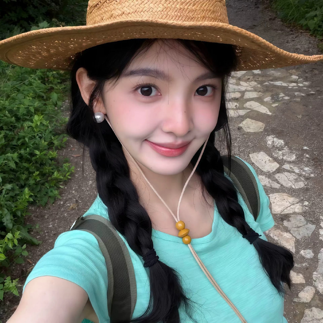 #章若楠想你了# [送花花]#章若楠高凡# 

就算隔着遥远的距离，月亮也总是能引起潮汐

​