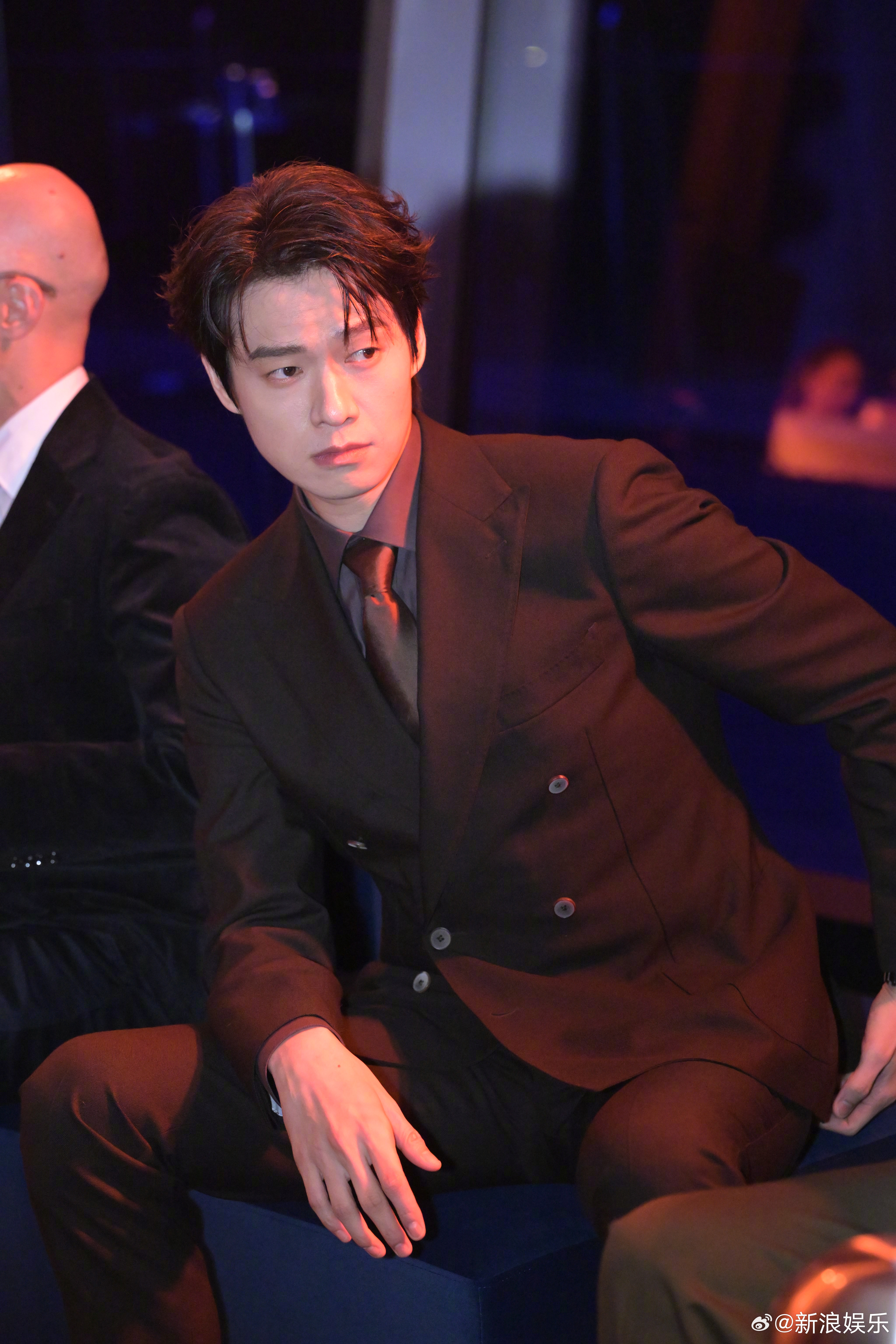 欧米茄重庆活动现场直接鲨疯啦！[爱慕]新宣的两位名人大使腕间蓝色陶瓷表...