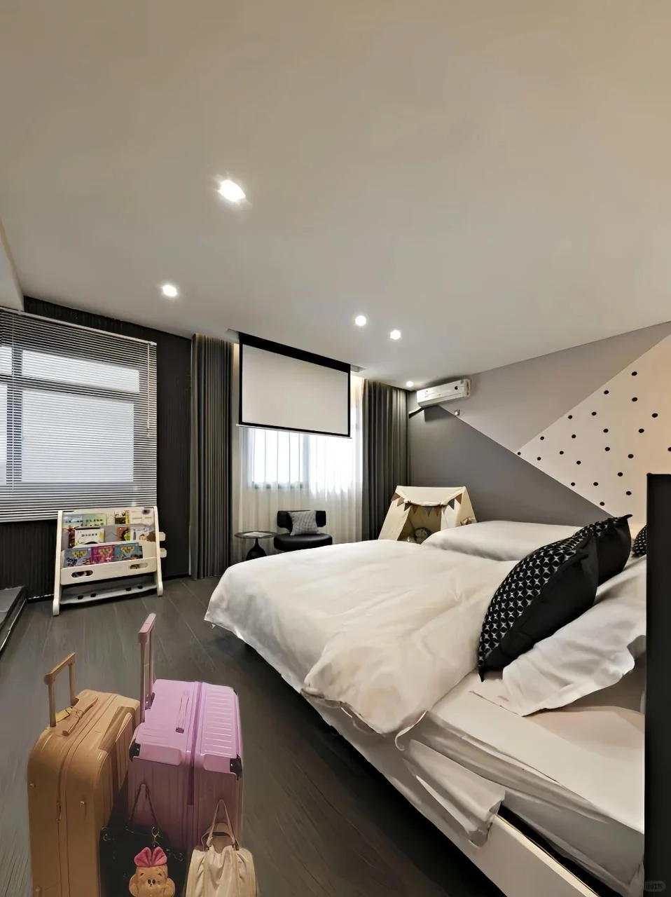 西安！！钟楼旁！！80俩人😭人生酒店！