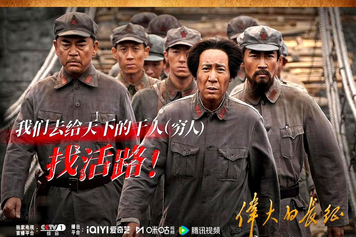 一口气上了七部热播剧，我居然弃了六部。

从李一桐常华森的《美人余》、丞磊徐若晗的《玉簟秋》，到高叶韩东君的《蒸蒸日上》、杨超越蒋龙的《喜剧之王》，再加上陈哲远蒋欣的《把黑夜点燃》和罗云熙方逸伦的《魅影神捕》，民国、悬疑、轻喜全齐了，可每部看个两三集就彻底犯困，真追不下去。

现在手里唯一天天死守的