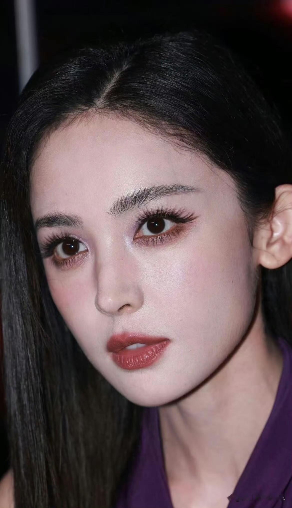 救命！娜扎的单眼皮才是“氛围感杀器”吧！   家人们谁懂啊！刷到娜扎最...