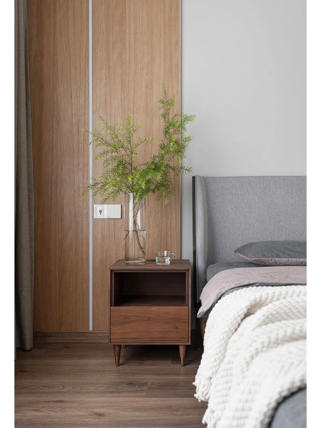 89㎡的北欧原木风两居室，客餐一体干净澄澈