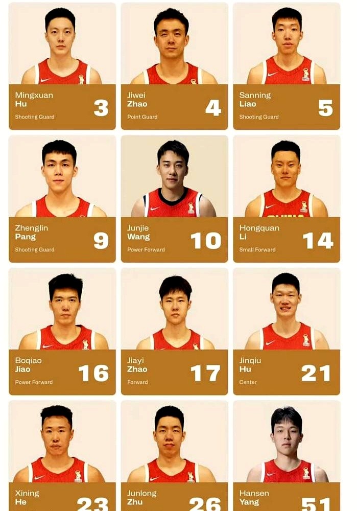 男篮生死战名单出炉，19岁的杨瀚森被推上风口浪尖。

退无可退，输了直接走人。这张底牌，曾在U19世界杯场均狂扇对手5个大帽，联赛也能稳交16.6分10.5板的成绩单。

数据确实够硬，但翻开成年国家队的履历，实战记录几乎是一张白纸。把宝全押在一个没经过成年国际赛场毒打的年轻人身上，这步棋走得让人冒