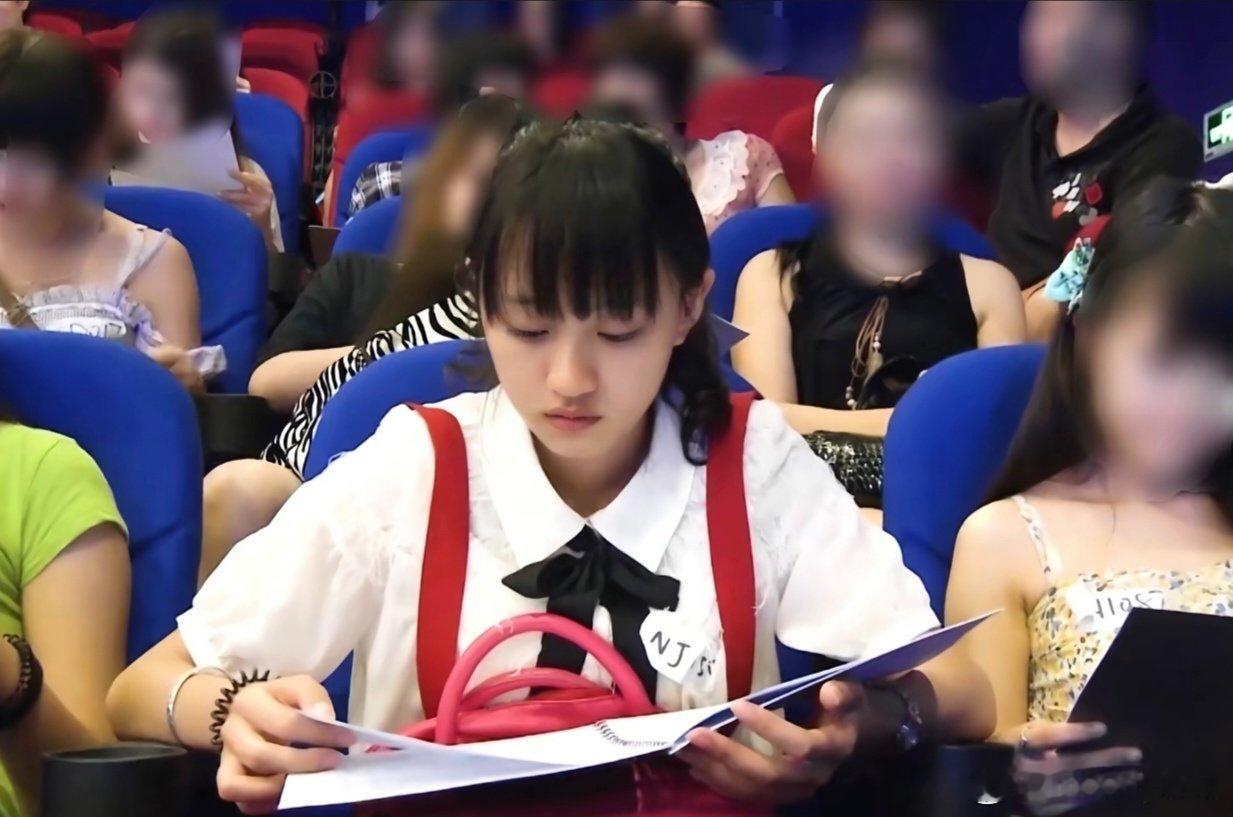 #黄婷婷[超话]##笑颜一番黄婷婷# 
你不用满足所有人的期待，做好自己就够了，喜欢你的人自然会喜欢原本的你。
​