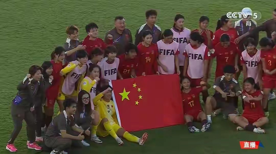 U17女足世界杯1/8决赛，中国女足VS法国女足，常规时间0-0。
点球大战4-3，中国击败法国，跻身八强，接下来对阵巴西队[鲜花]
这居然没有一个热搜。 ​
