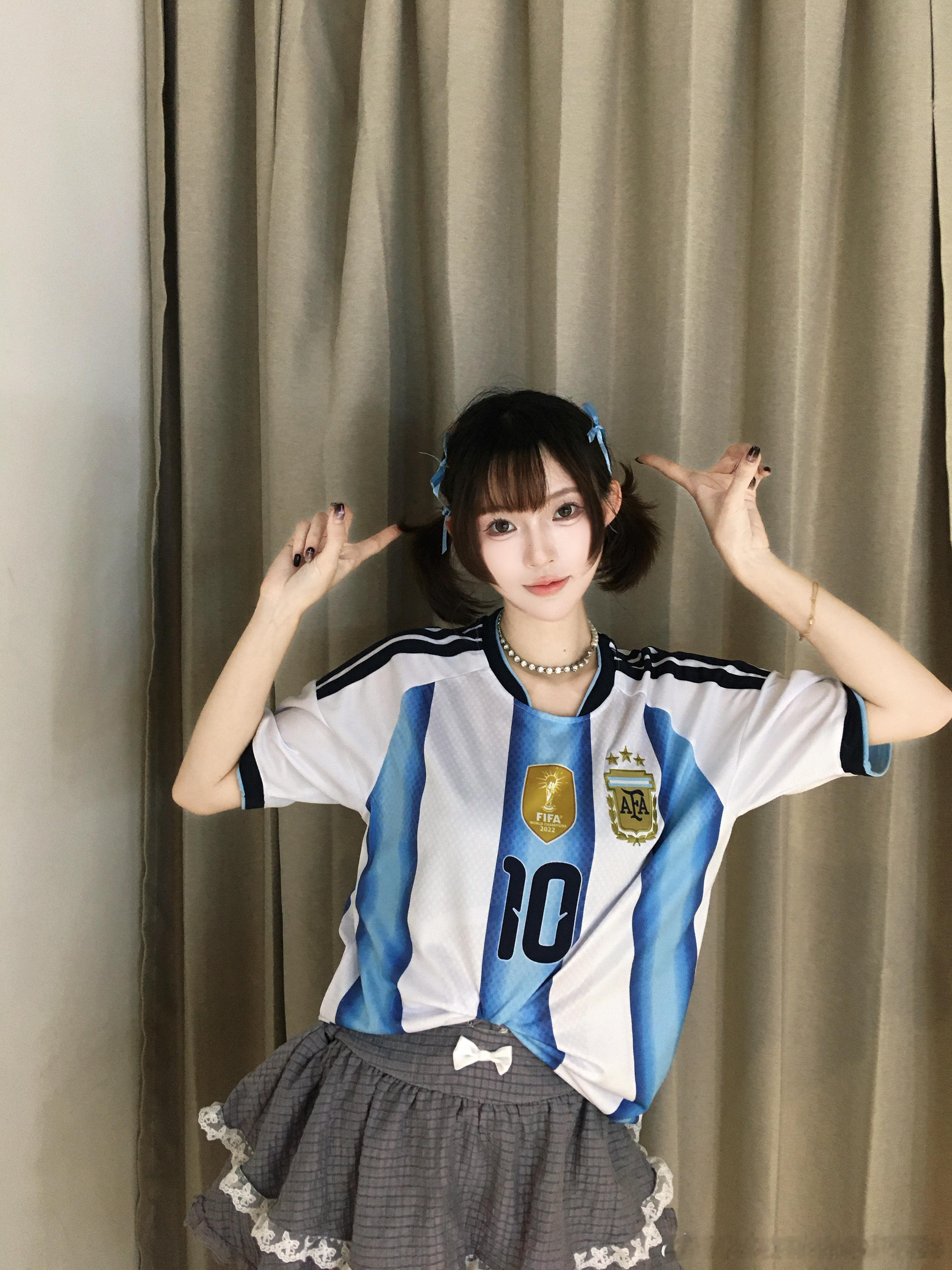 世界杯🏆 凌晨睡不着怎么办呢？发个美照吧哈哈哈哈[超话]​​​