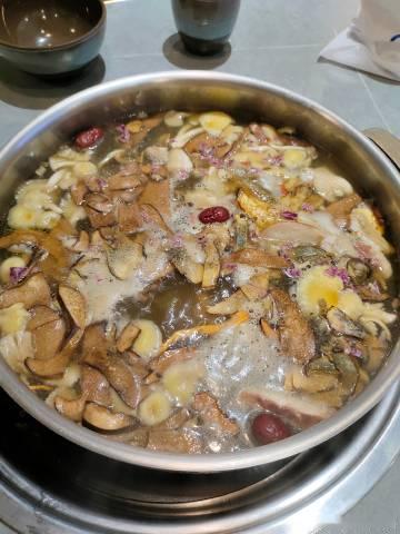 见手青火锅+芒果抹茶豆花<br />嘉禾望岗