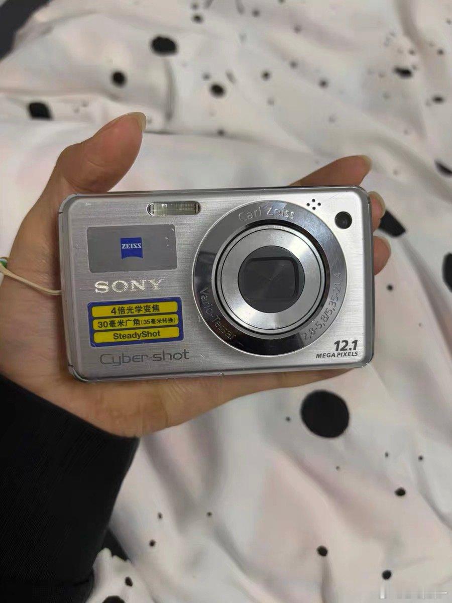 #数码相机[超话]#  出索尼400包邮 ​