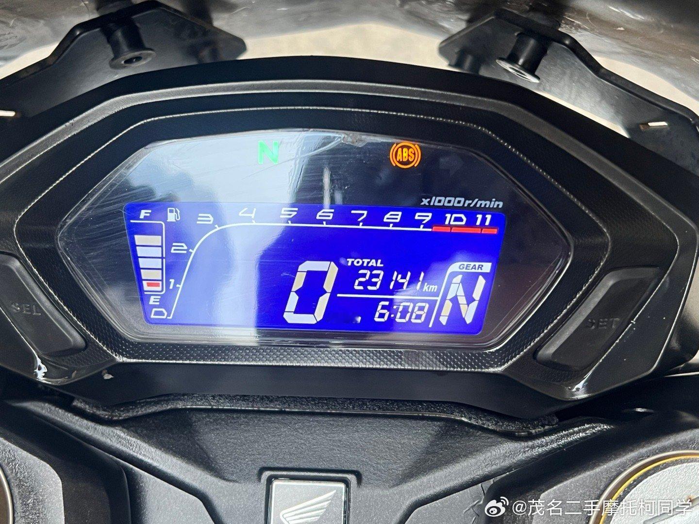 最新到店 本田190r
20年上牌 3手户 安全行驶两万三公里 加装护杠 手机支架 射灯 国四带ABS 前后轮胎刚换 牙盘链条刚换 支持置换 4680全国提档过户#茂名##机车##摩托车# ​