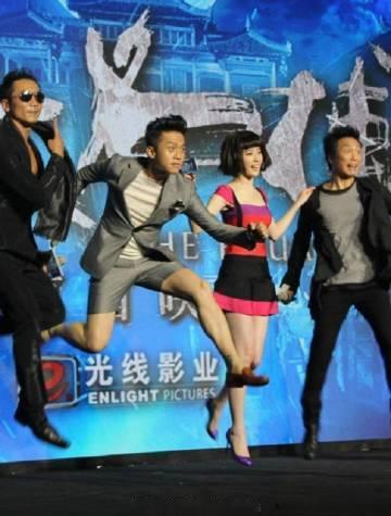 刘亦菲这个发型不是重点，邓超是会抢镜头的