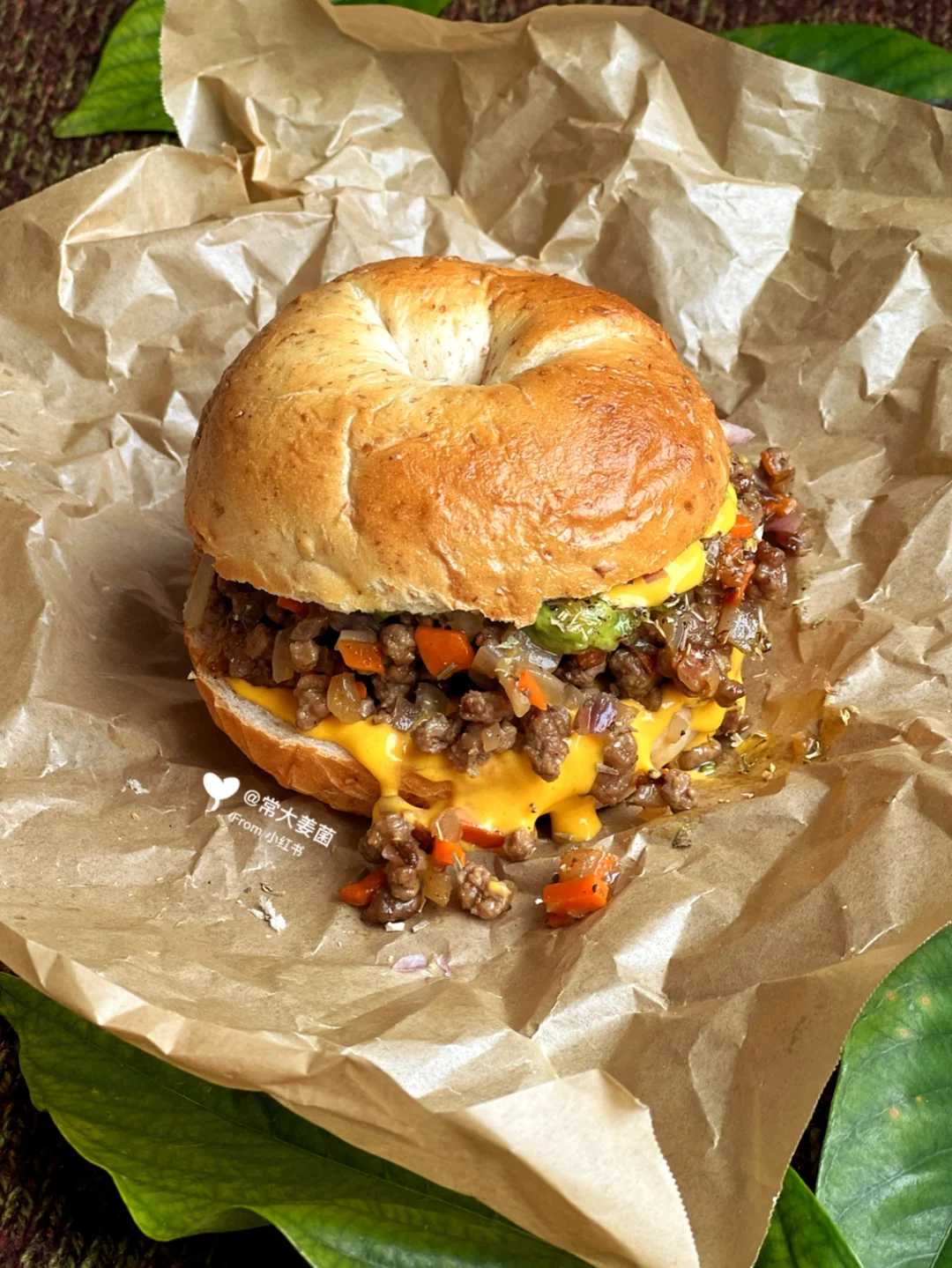 🧀芝士溢出了!！费城牛肉奶酪贝果三明治