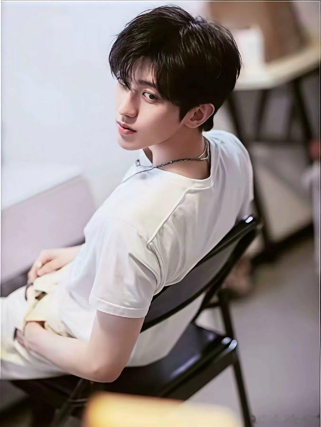 #蔡徐坤[超话]##蔡徐坤新歌spotlight##原创音乐制作人蔡徐坤##正能量偶像蔡徐#

金钱交易的背后 是少女的真心

​