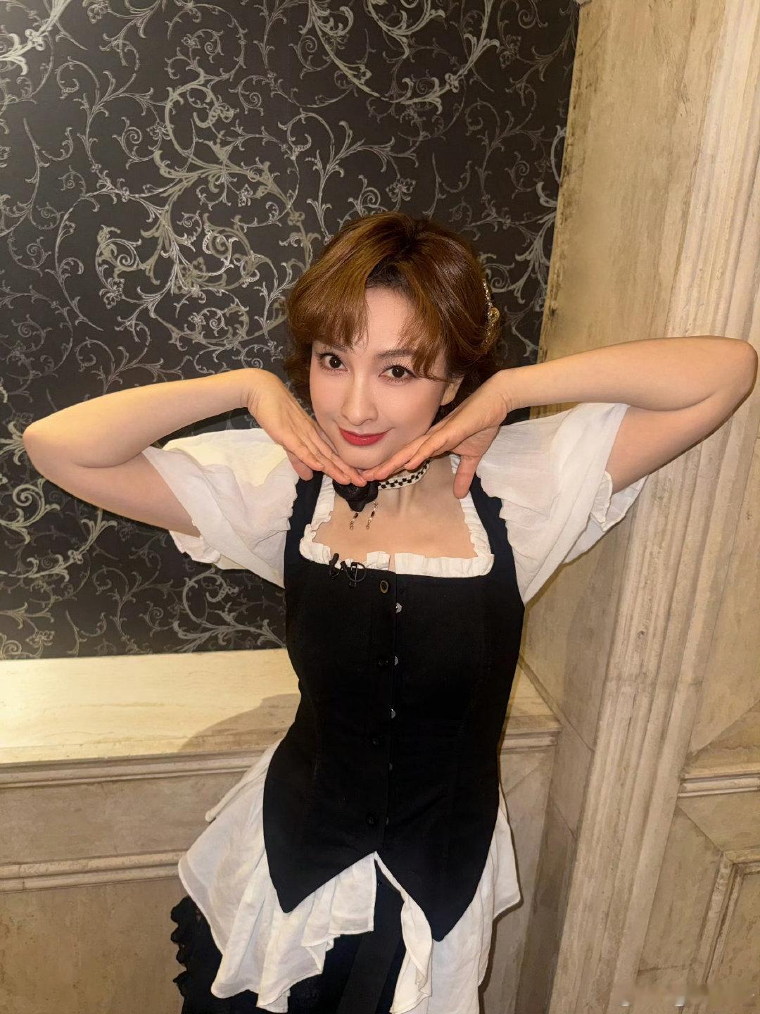 #吴昕[超话]##李维嘉吴昕这下真是双胞胎了# [心]#吴昕 我会找狗仔跟踪# 

“目之所及，心之所向，踏上征程，势在必得”𝑰 𝒔𝒆𝒆,𝑰,𝒍𝒊𝒌𝒆,𝑰 𝒈𝒐,𝑰 𝒈𝒆𝒕.

​
