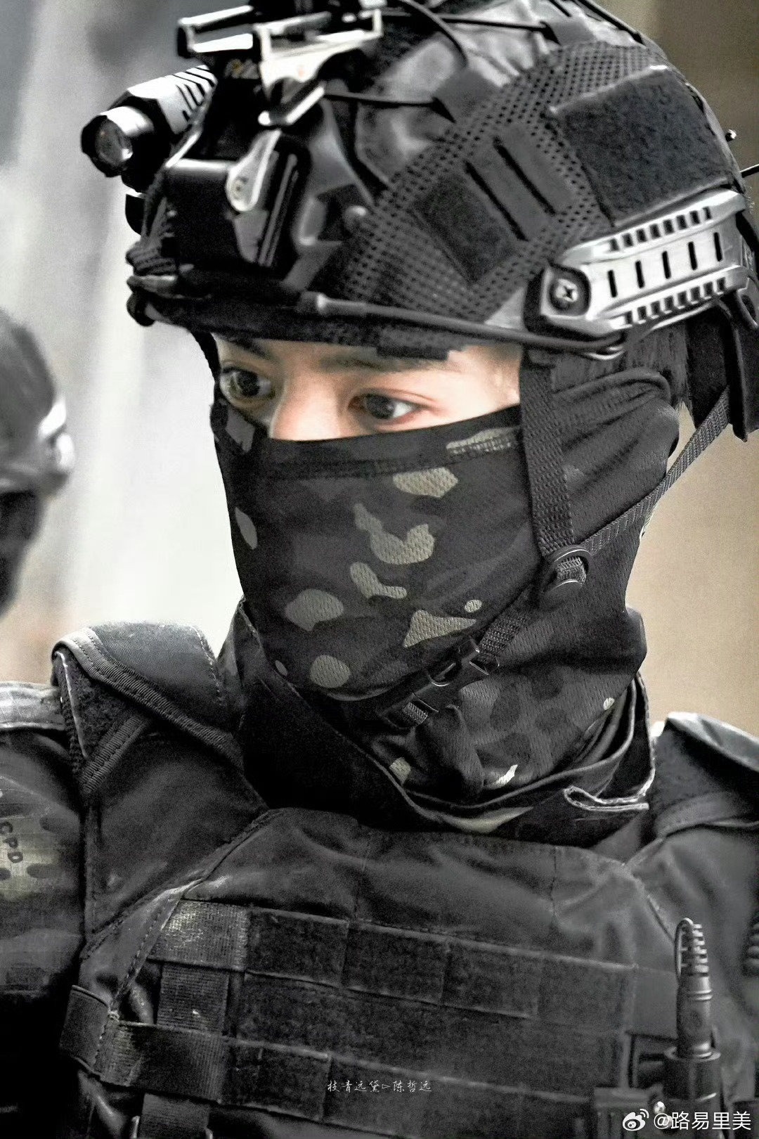 #网传陈哲远出演赤心#这个陈哲远穿👮‍♂️就没有不期待的义务啊！！谁的哥哥谁的爸爸 ​