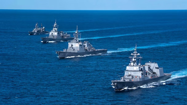 日本海上自卫队舞鹤基地的驱逐舰编队