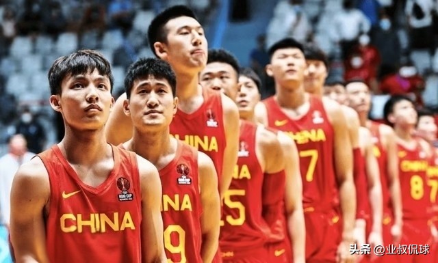 138天集训输日本，CBA刚开打又要停30天：中国篮球是真练，还是越练越迷？

夏天男篮从5月集训到亚运，媒体算下来138天甚至149天，结果半决赛77:97日本、铜牌战70:79伊朗，第四名回家。

日本那拨非全主力，赛前合练才约8天，人家球员平时在B联赛、大学里一直打真对抗。

这边CBA 10