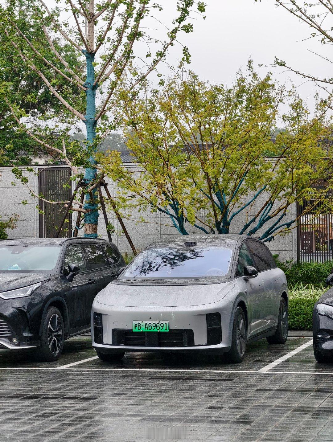 i系列前脸未来感还是挺足的，十年后也不过时，这就是前瞻性设计[酷]，相信i系列会越卖越好的[666][doge]#理想汽车[超话]##理想i8 ﻿﻿# ​