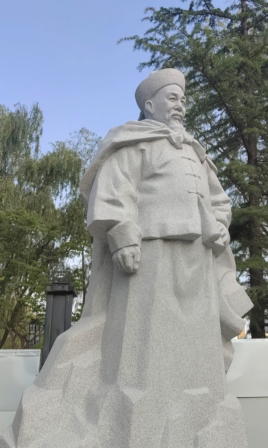 不分汉回，只分良匪！这才是晚清西北大乱中，最该被看见的历史真相。

拨开历史迷雾，客观看待左宗棠与西北回族
 网络上，极个别别有用心之人简单将左宗棠贴上屠杀回族的“刽子手”，认为回族同胞最恨左宗棠的这以错误言论标签，全盘否定左宗棠在西北的全部作为。但翻看晚清原始史料就会发现，他的策略从来不是无差别屠