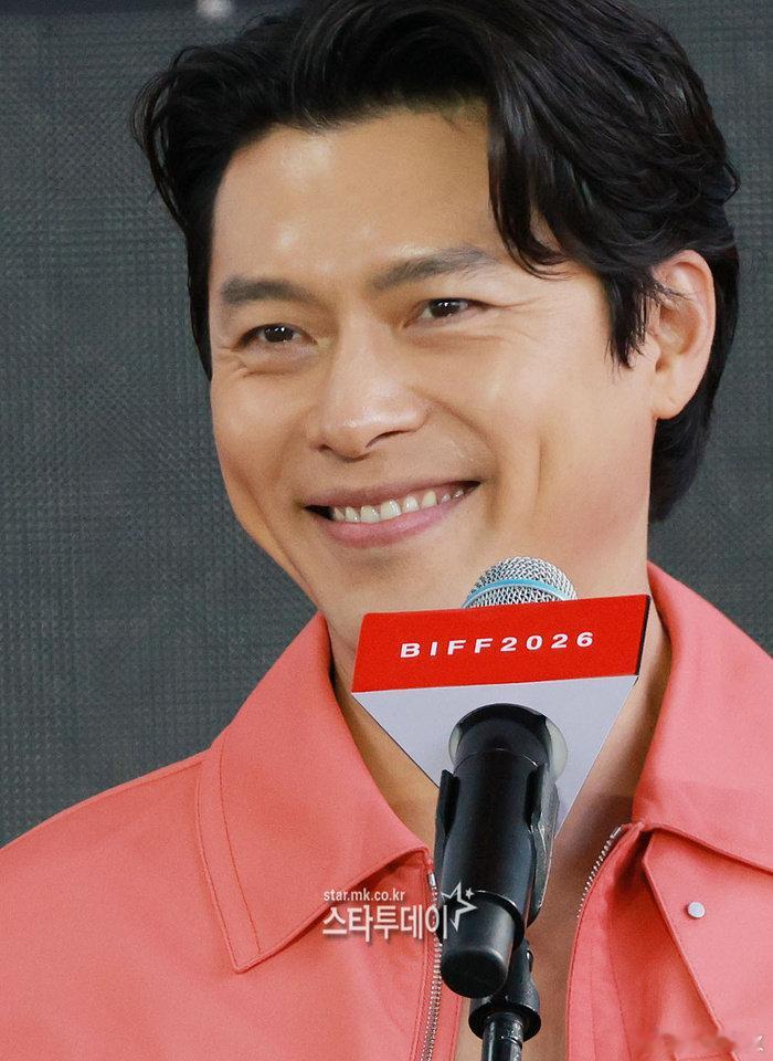 #第31届釜山国际电影节# 导演今天打包票说要拍玄彬郑雨盛的第三季#韩国制造3# 了[淡淡的]

说要拍规模更大剧情更紧凑的
好家伙这几个主演又要花一年时间了 ​​​