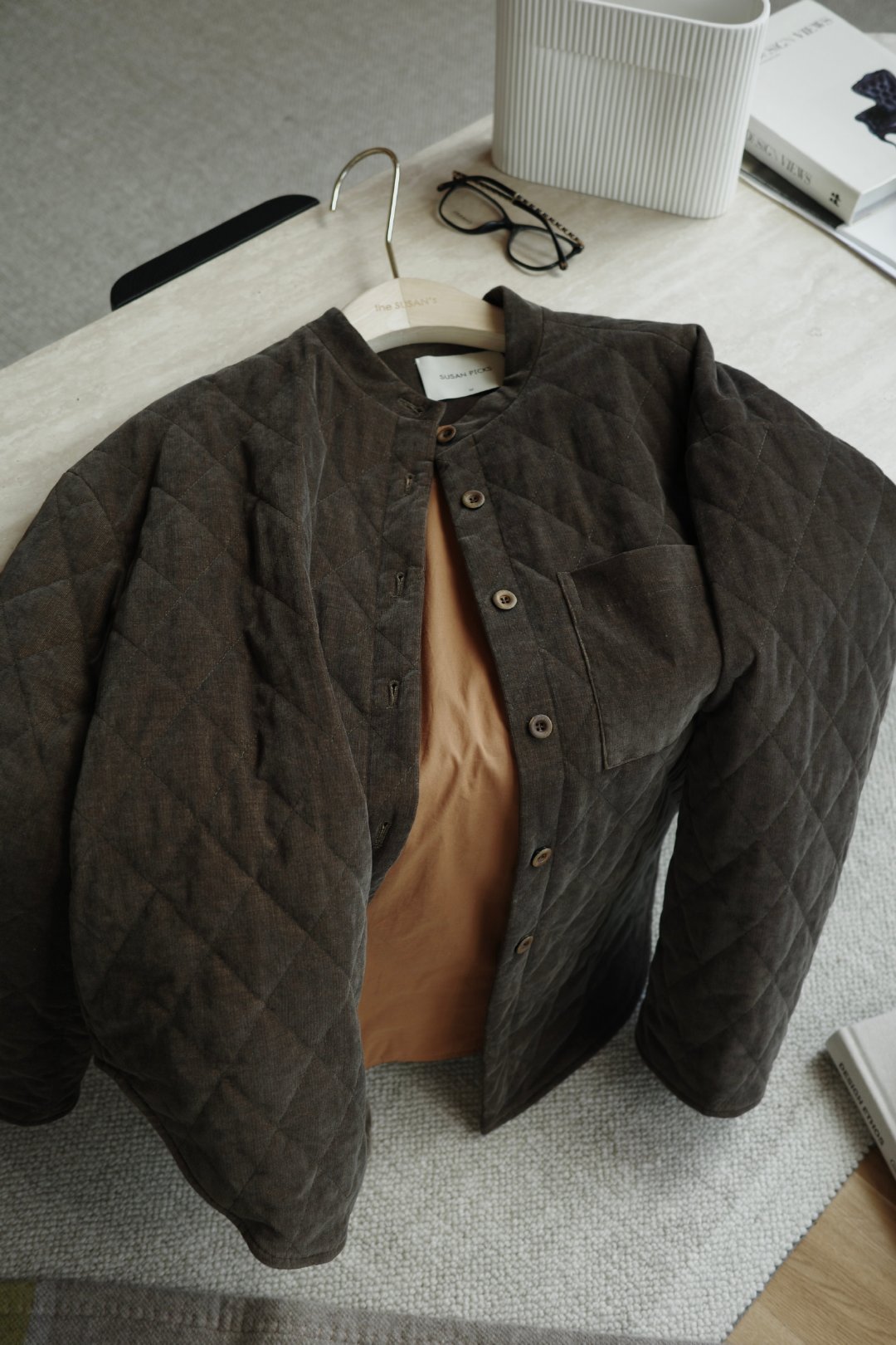 有人在等这件文艺感棉服吗
日产进口泷定超细条灯芯绒面料
超绝的手感和色调！！！ ​