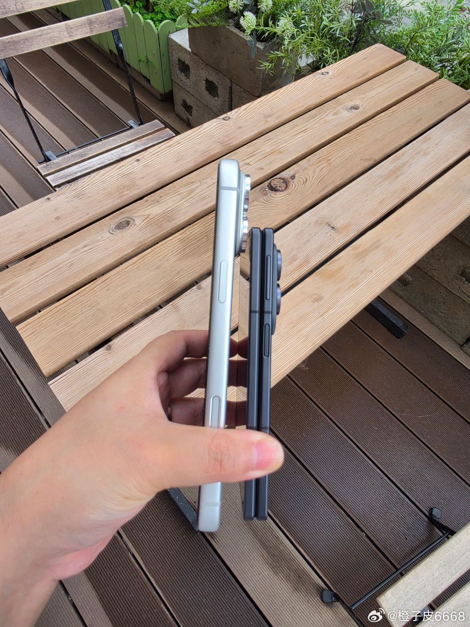 纠结要不要等苹果折叠？芯片涨价会推高整机售价，期待值别拉太高。三星 Fold 8 轻薄实力亮眼，现在下单不用继续苦熬#三星ZFold8##三星折叠屏薄到离谱了# ​