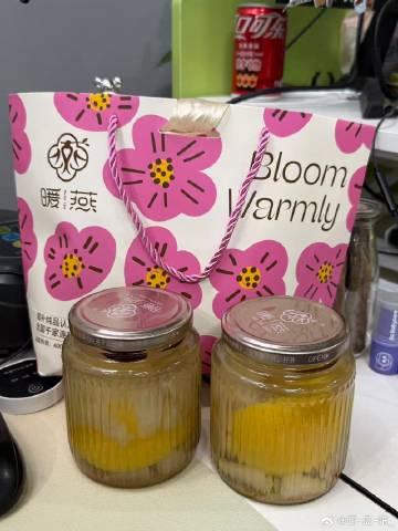 我要笑死，群里面就我们3个女生反馈食堂有多难吃，有多抠，其他人跟哑巴一...