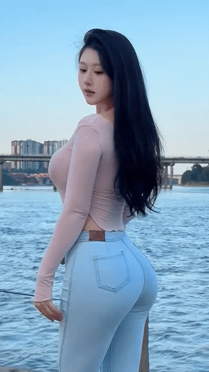 <p>极品身材 性感紧身裤 翘臀美臀 这谁顶得住啊 <!--{img...