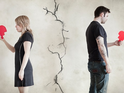 应对伴侣背叛与失去伴侣后的家庭困境： ——情感修复与实际应对指南 面对...