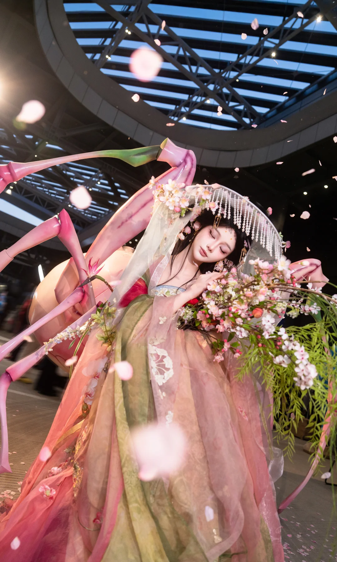 “路过的这位大人，能买我一朵花吗”