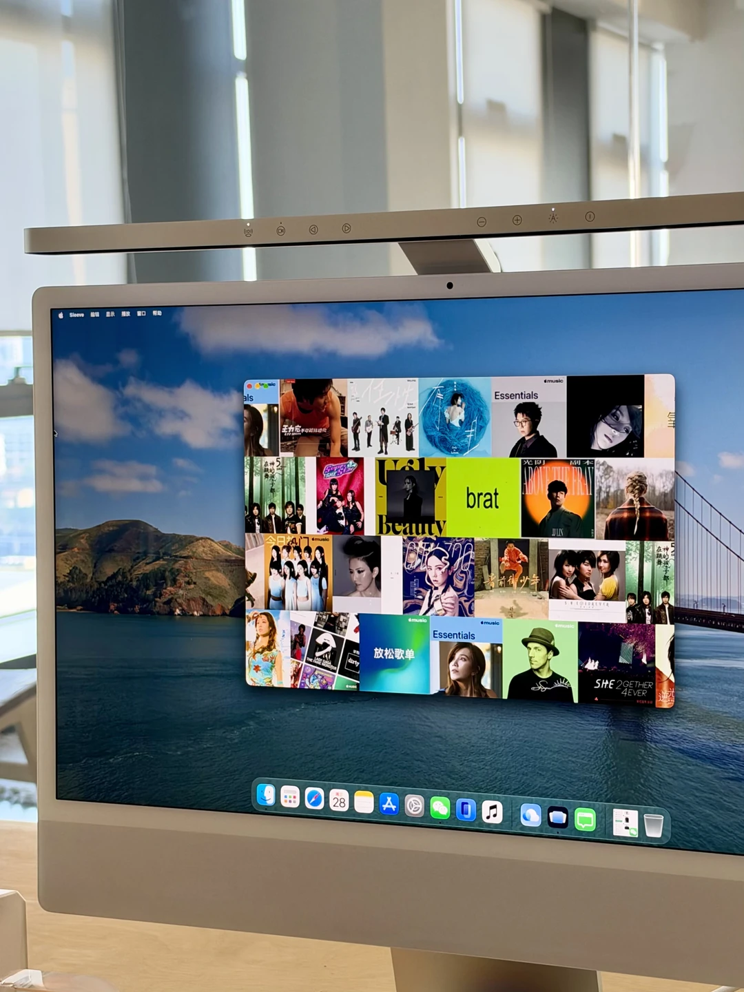 明基终于给 iMac 做了专属屏幕挂灯 💡