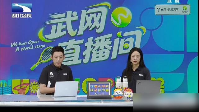 37岁，0-6，骨头都要碎了，还站在场上打。
张帅武网首轮，3-6、0-6输给克鲁格。一个月连打四项，中网女双决赛刚打完两天，人就到武汉了。她自己说：确实力竭了，感觉骨头都要碎了。
对手也邪门。本西奇签位变动轮空，换上的卡琳斯卡娅又退赛，最后上来个幸运落败者。张帅没退，明知道打不动，还是把整场顶