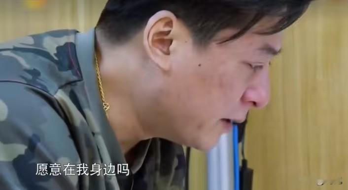 朱雨辰40多岁蹲在狗窝里嚎啕大哭，为什么就没有一个人愿意在我身边？
要知道，当年他的女朋友是汤唯，姜妍这种级别。
只要两个人在一起都好，妈妈一来就坏事，感觉谁都配不上她儿子。
姜妍身材好，特别贤惠，综艺做饭样样都会，这样还不行。
你就这么孤独终老，和你妈妈一起过算了吧！