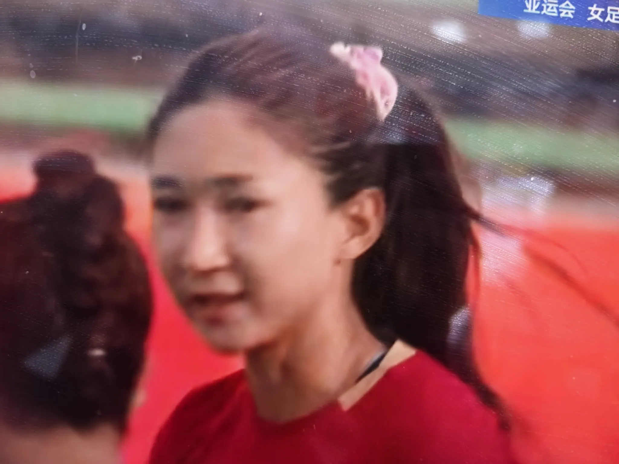 本该是一场狂屠菲律宾的比赛硬生生被踢成了磕磕绊绊，虽然中国亚运女足5：1大胜菲律宾队，但是看了比赛过程真的是不忍直视，各种低级失误，低级传球，低级停球真的是无语，我们现在不要说跟世界强队有差距，就是跟日韩朝比也差了不少，这不单是球员水平差，教练也没练出什么东西来，但愿小组出线以后能有好的表现吧！题外