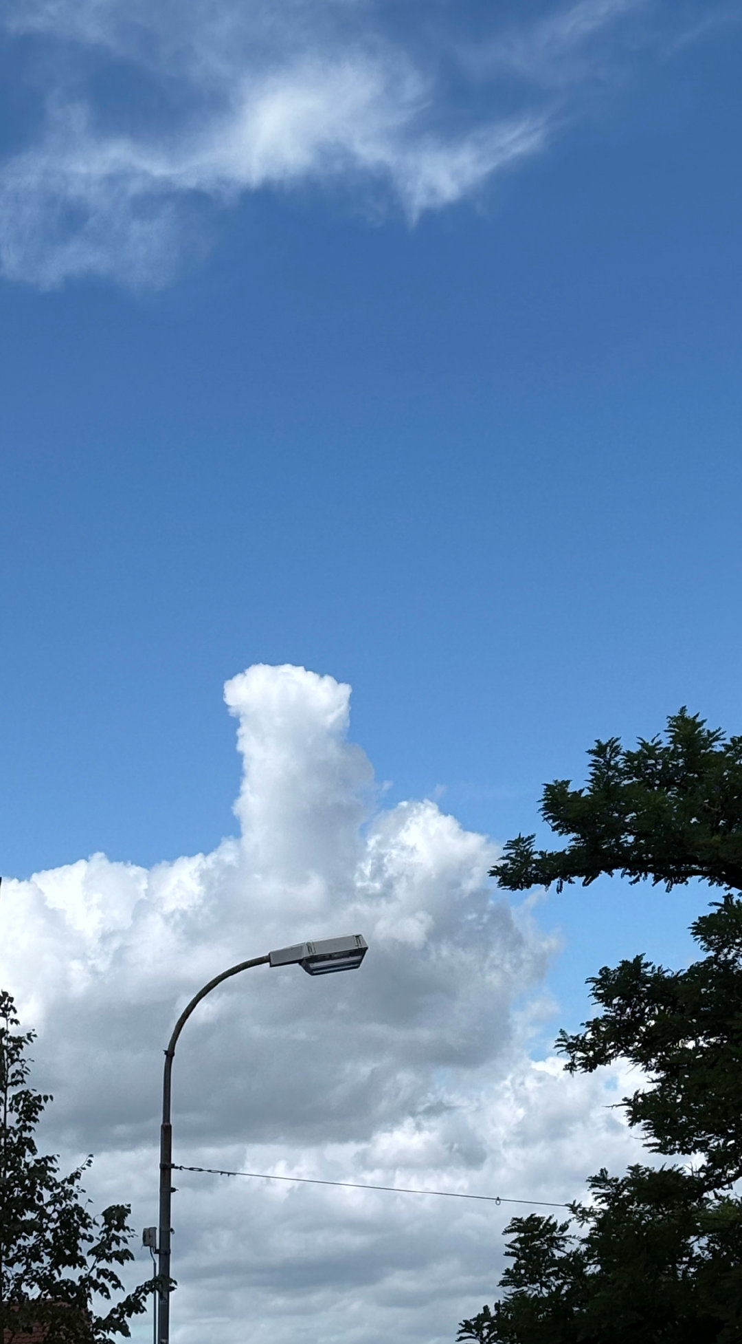 云，有点像深海潜艇 ​