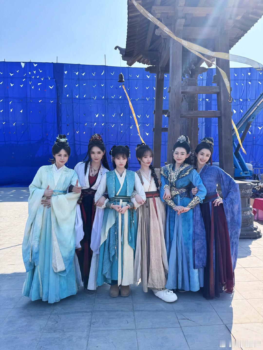 #艾米[超话]# am#向全世界安利艾米# 

小师妹 你要一直幸福哇 好喜欢米子的拍立得

​