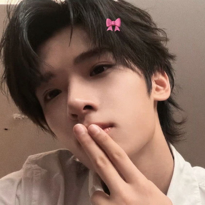 真的太漂亮这张自拍  完全看不腻啊😭😭 ​​​