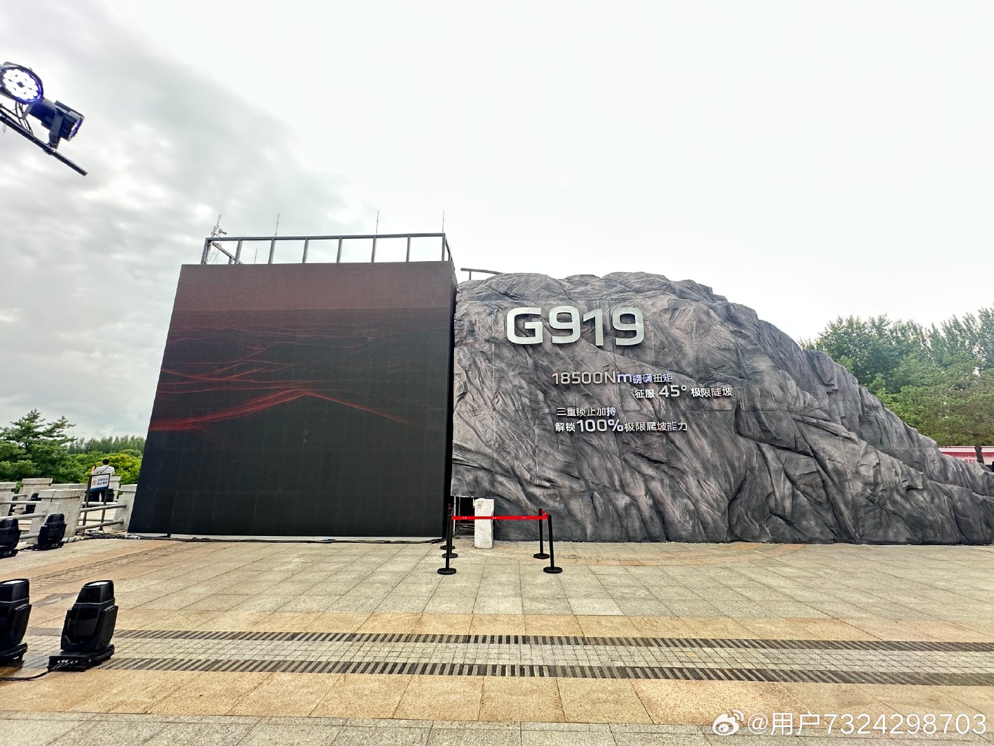 #热情靠谱刻在东北人的血脉里##2026红旗粉丝家年华##我是红旗粉丝家年华天工见证官##新一代红旗智能化全面升级# 红旗家年华，邀请车主现场参与感受红旗汽车最新智能科技，窄路调头、G919原地掉头与45度斜坡爬行，展现硬核技术实力，见证红旗 ​