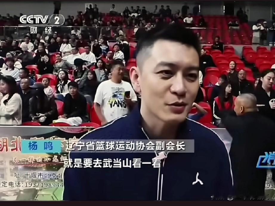 央视镜头下的杨鸣依旧能打，这头衔夯爆了！  杨鸣指导上央视了，前几日杨...